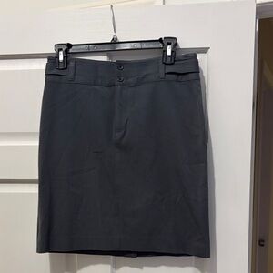 Women's size 6 Banana Republic Gray Skirt